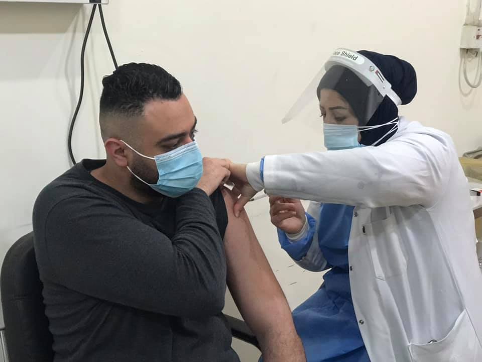 الصحة تدعو المواطنين لتلقي جرعات لقاح كورونا وتحدد الطريقة