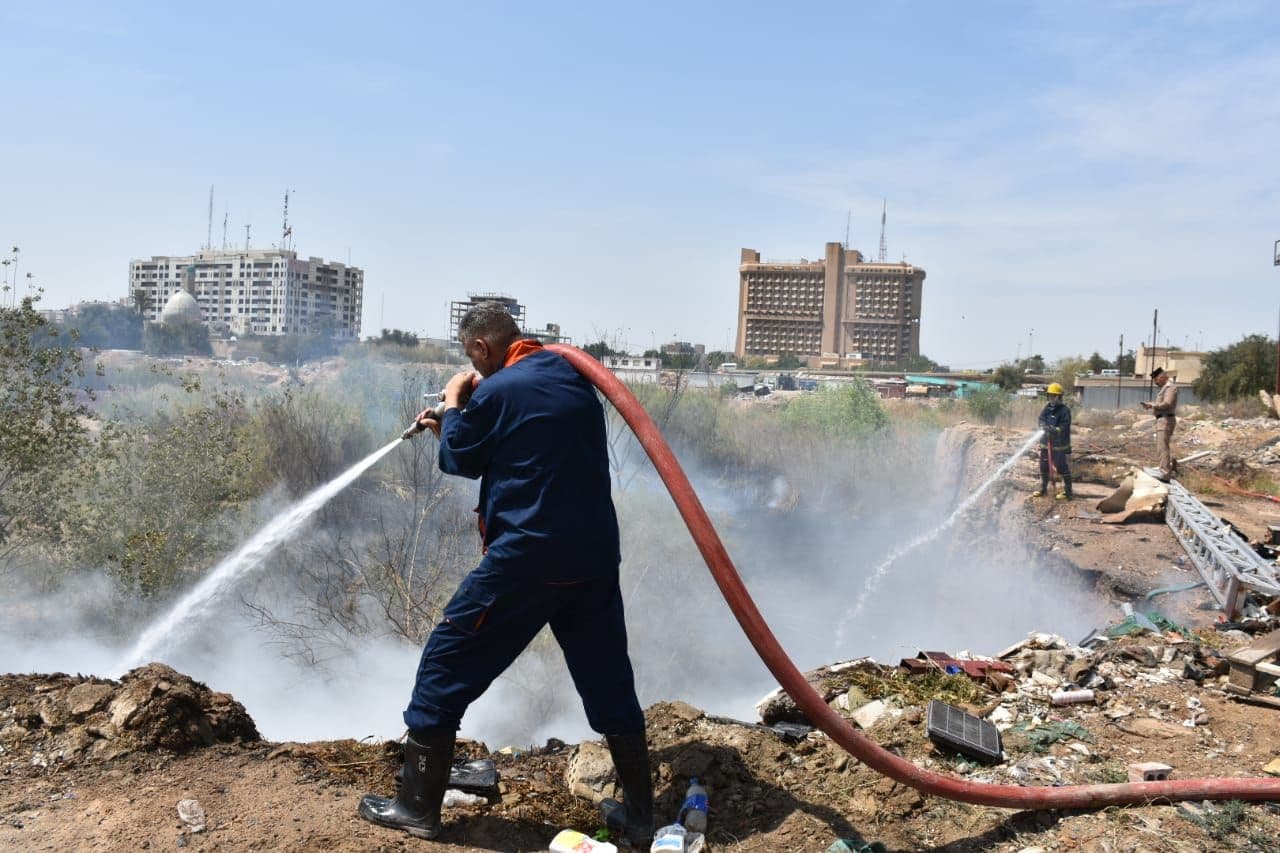 الدفاع المدني يخمد حريقاً قرب نقابة الصحفيين العراقيين