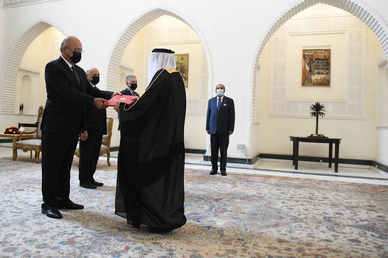 صالح يتسلم أوراق اعتماد السفير الإماراتي ويدعو لتفعيل اتفاقيات البلدين