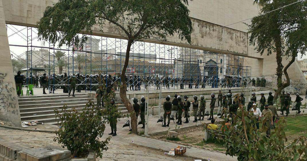 اعتقال اشخاص يحملون أسلحة جارحة قرب ساحة التحرير