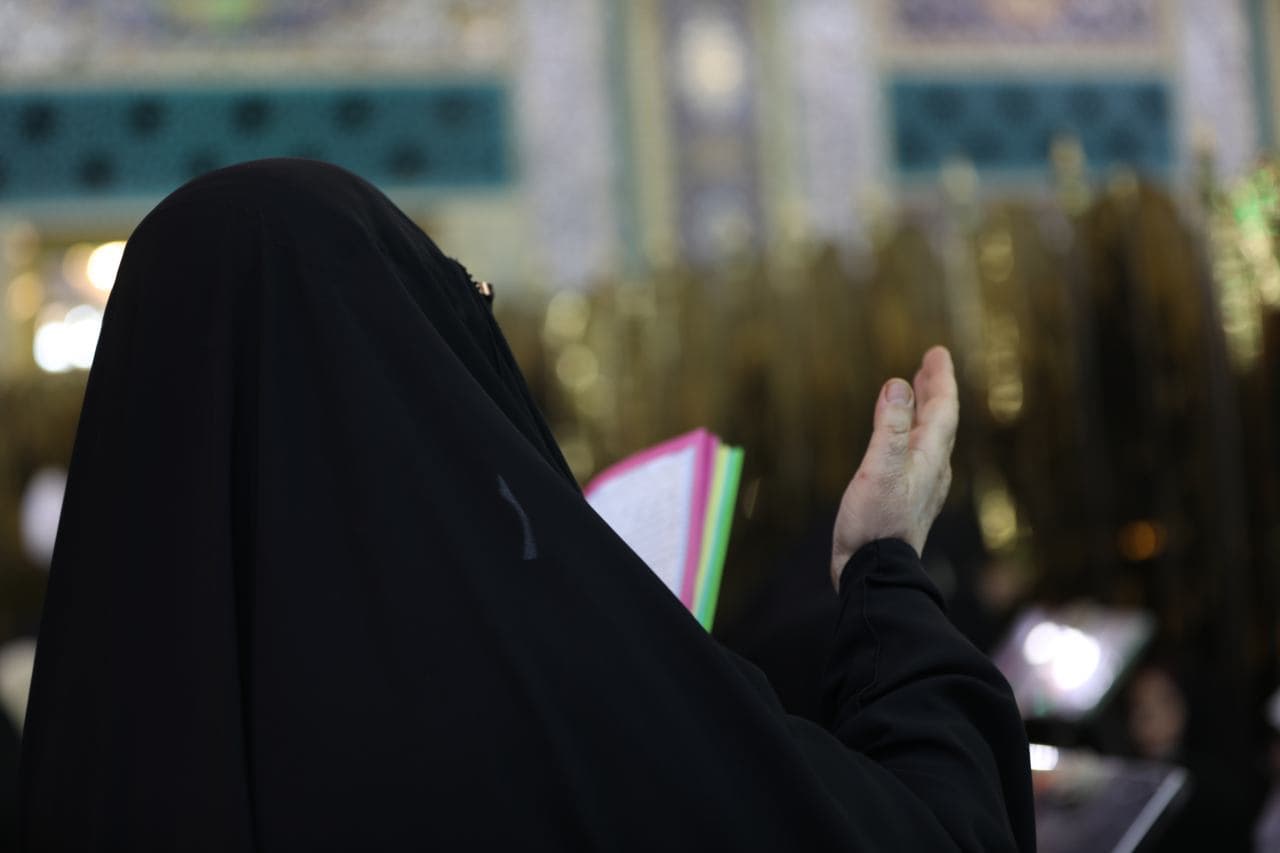 عباءة الرأس.. تاج عفاف المرأة