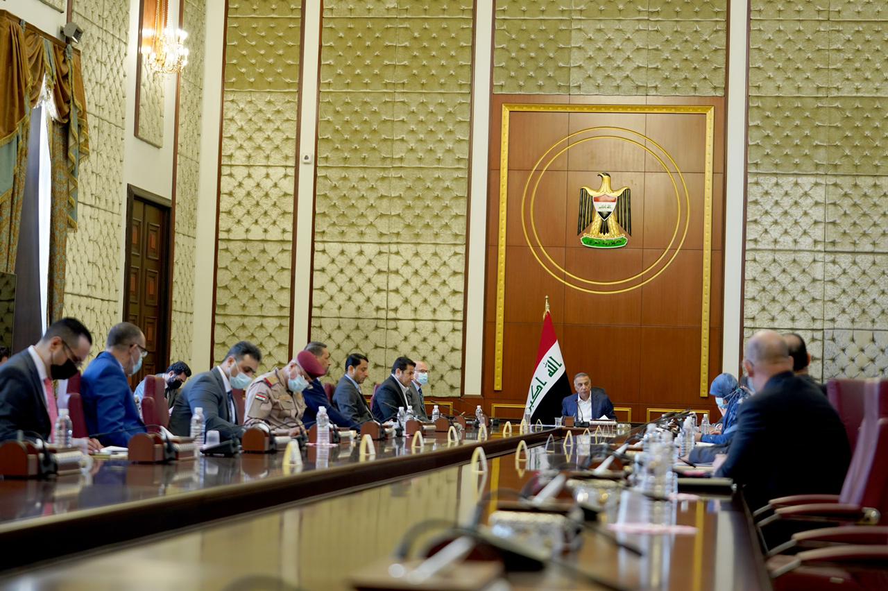 العراق يحدد آلية منح سمات الدخول للوافدين ويصدر قرارات جديدة بشأن الموظفين