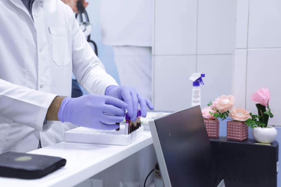 كورونا في العراق.. تخفيض عدد الفحوصات اليومية يخفض من اعداد الاصابات الجديدة