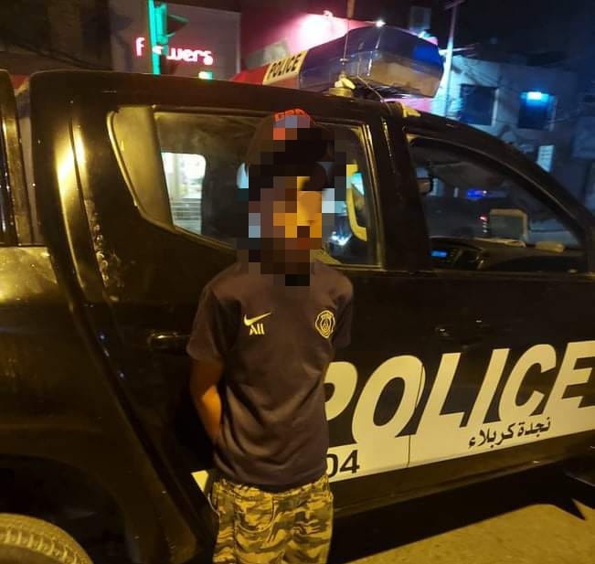 شرطة كربلاء: القبض على متسول حدث يقوم بكسر نوافذ العجلات