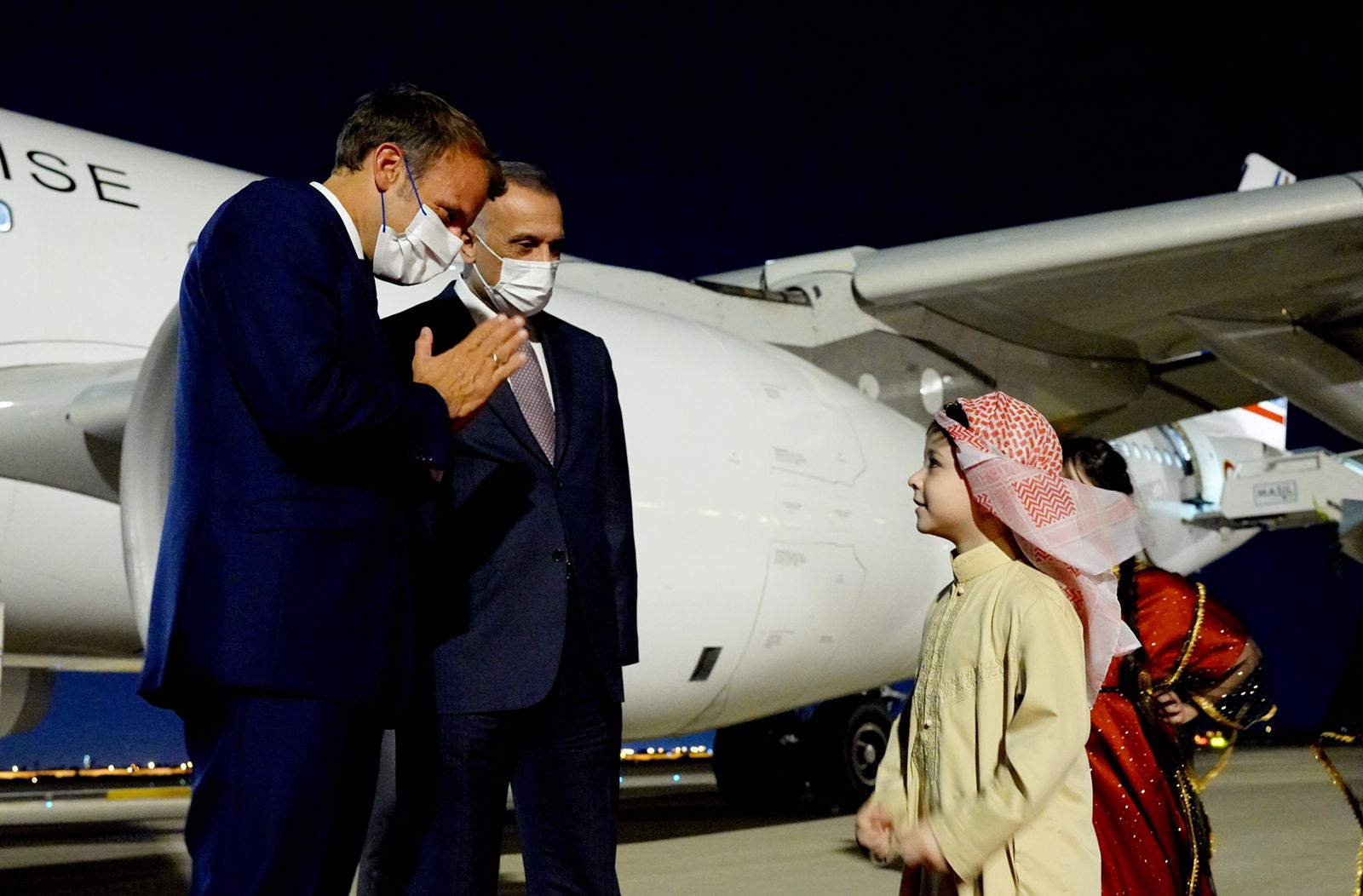 الرئيس الفرنسي يصل إلى بغداد وسط اجراءات أمنية مشددة (فيديو)