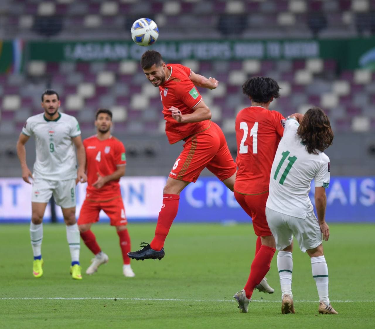 بعد الخسارة الثقيلة.. أيمن حسين: نعتذر للجمهور العراقي