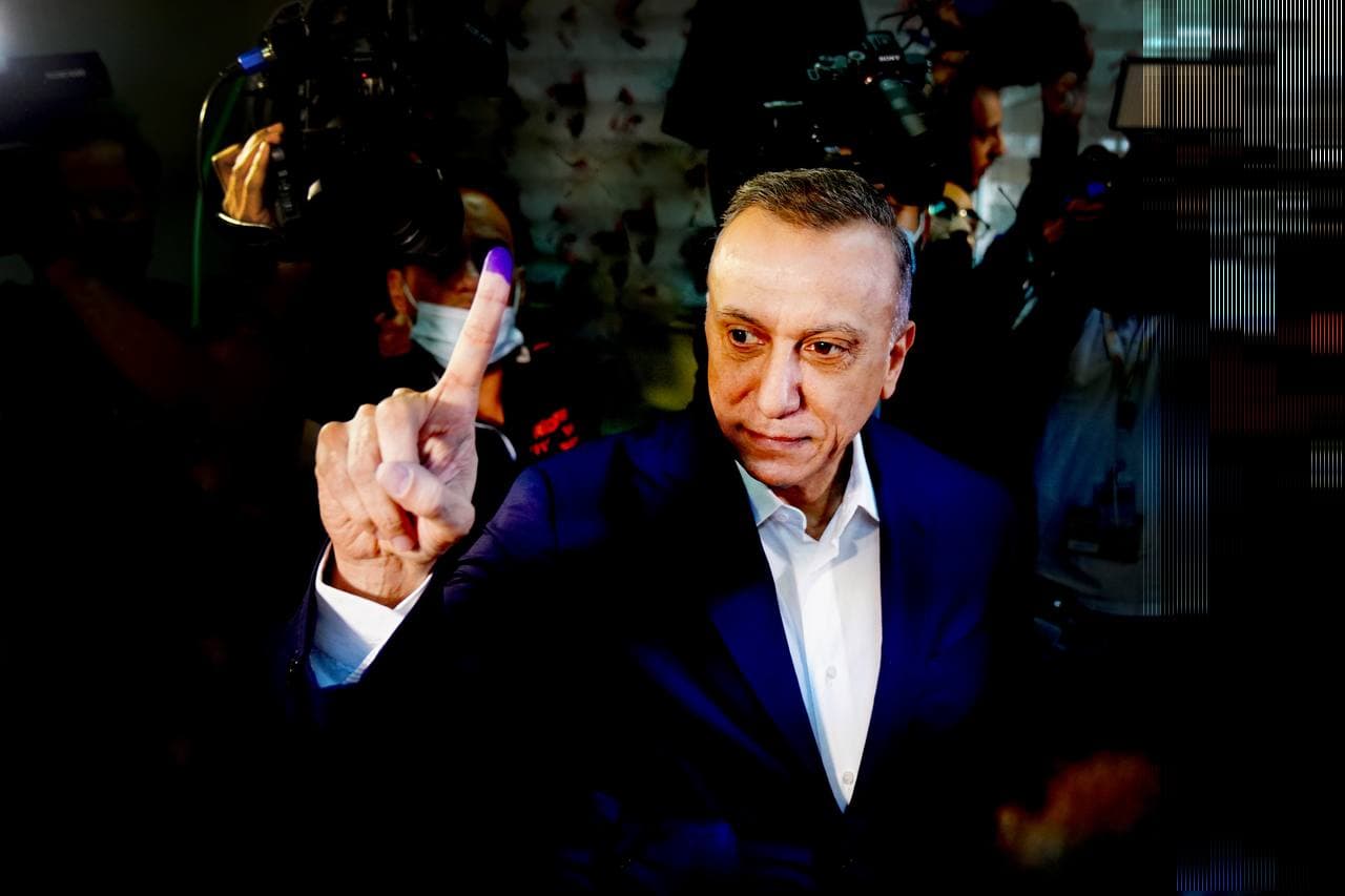 الكاظمي يُدلي بصوته كأوّل ناخبٍ في الانتخابات البرلمانية (فيديو)