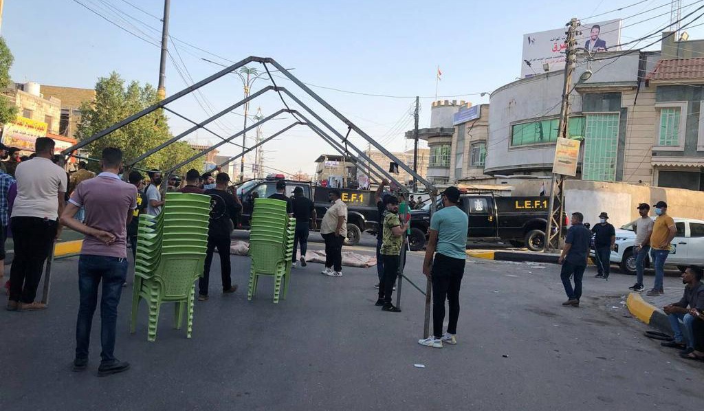 متظاهرون رافضون لنتائج الانتخابات ينصبون خيام الاعتصامات قرب المنطقة الخضراء وسط بغداد