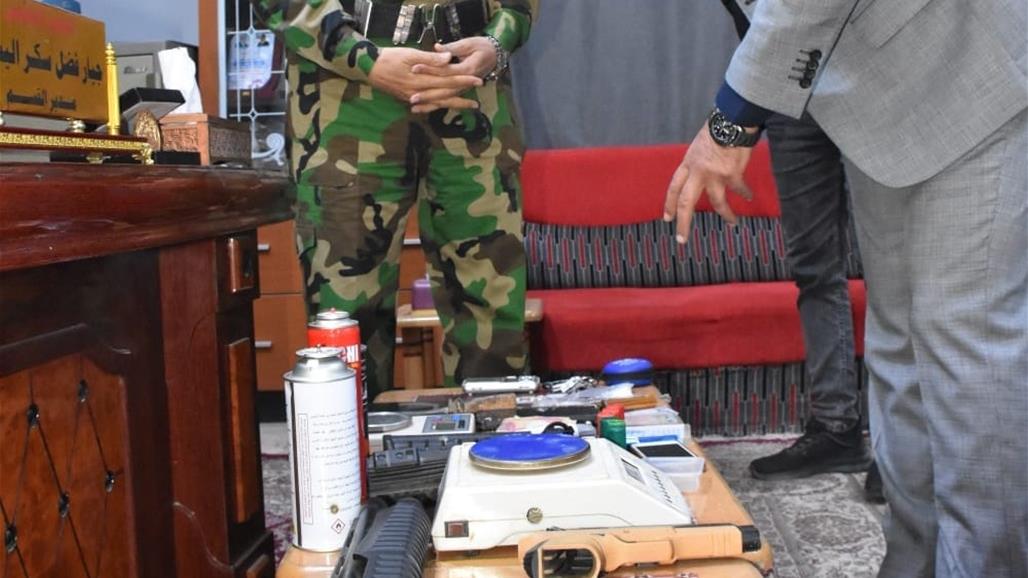 هذا ما تم ضبطه.. شرطة كربلاء تداهم عصابة تتاجر بالمواد المخدرة