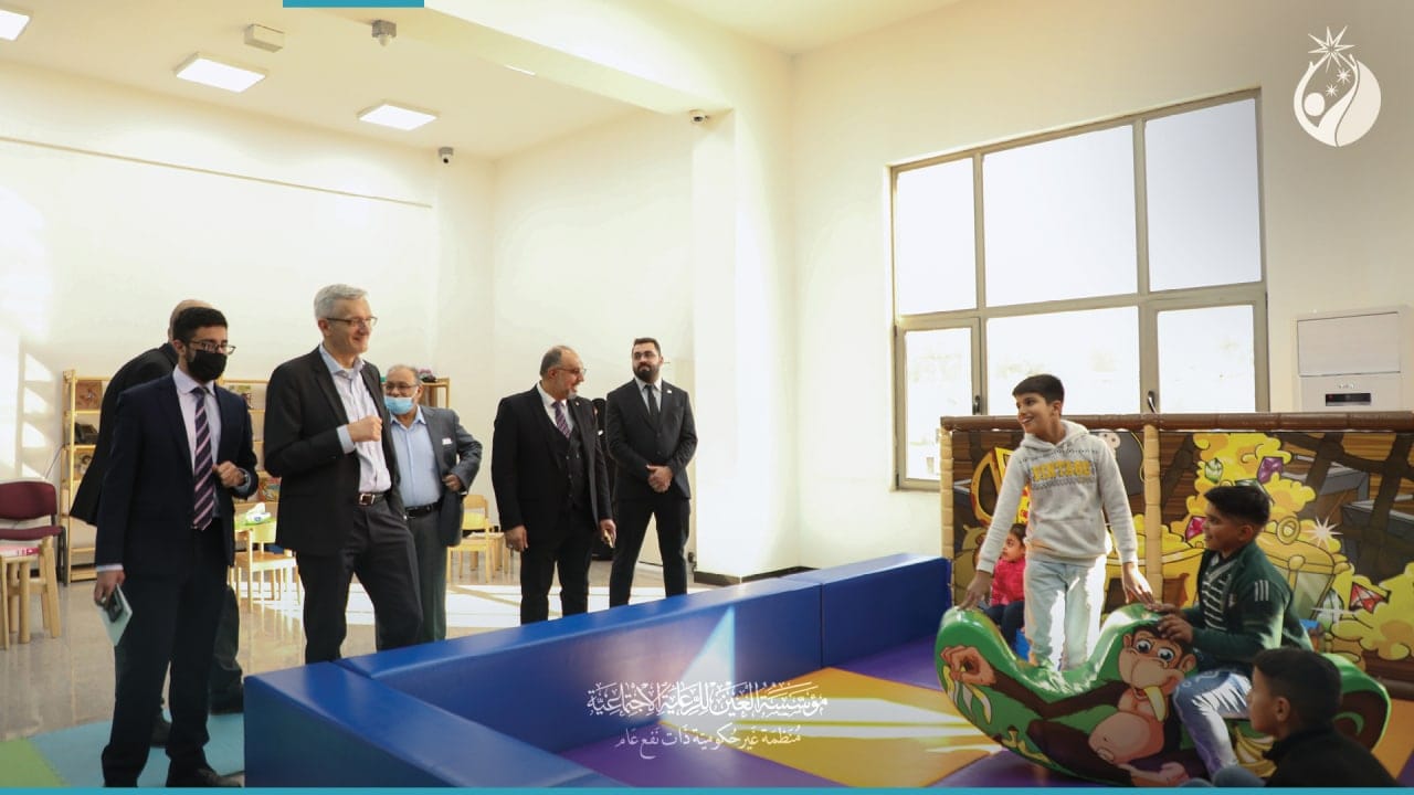 السفير الالماني خلال زيارته لمؤسسة العين: انا منبهر مما رأيته (فيديو)