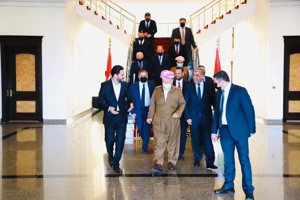 التيار الصدري: بحثنا مع بارزاني وضع النقاط على الحروف