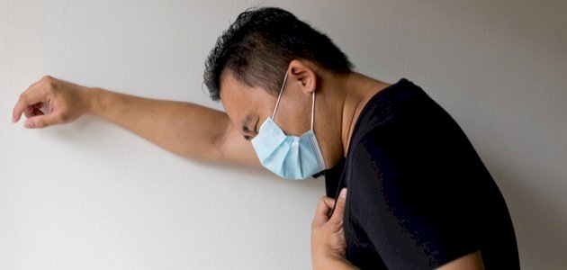 طبيب يوضح متى يكون ضيق التنفس خطرا