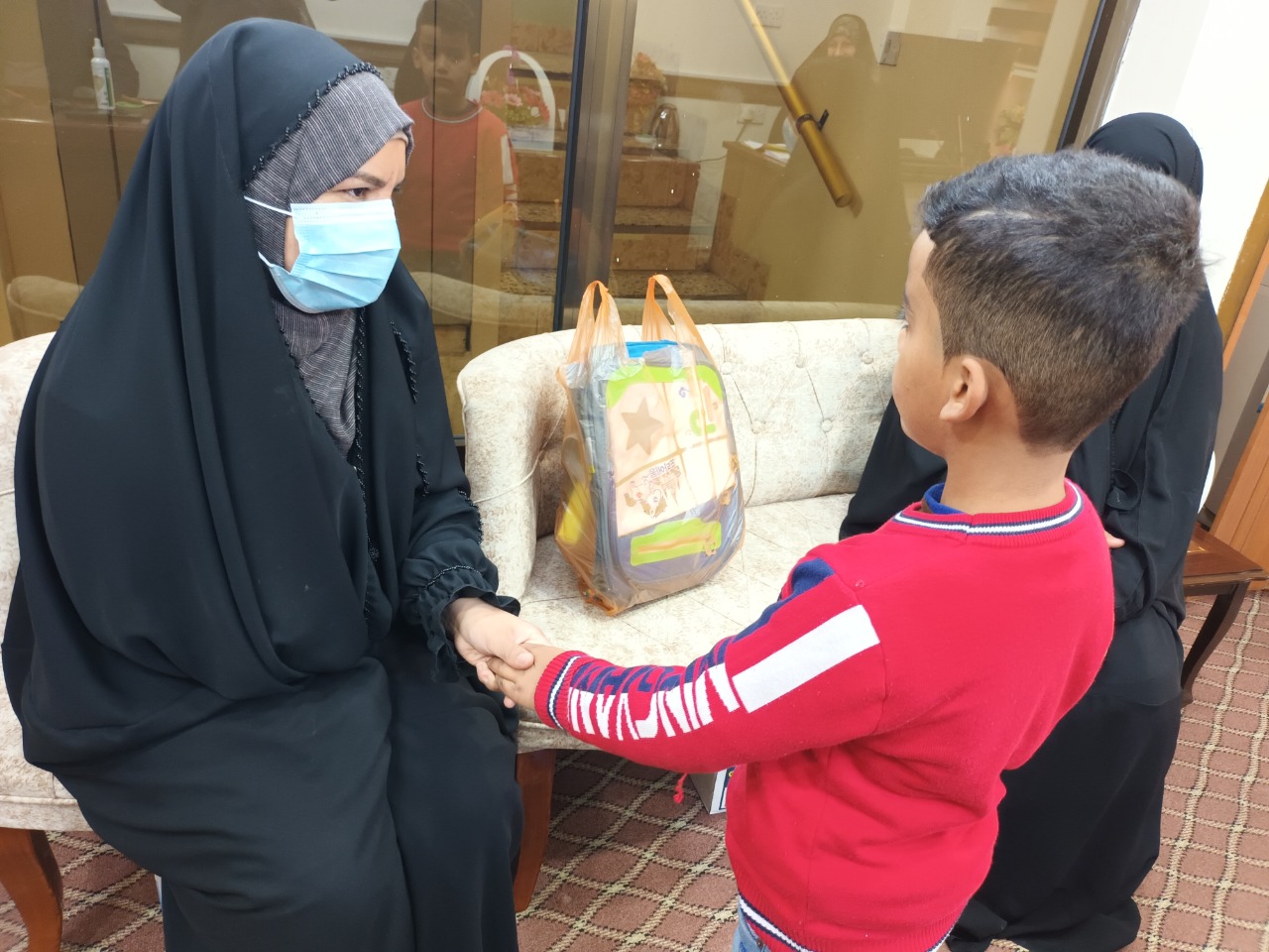 وقف الصبر لها احتراماً .. يتيمة تكفل يتيم في كربلاء