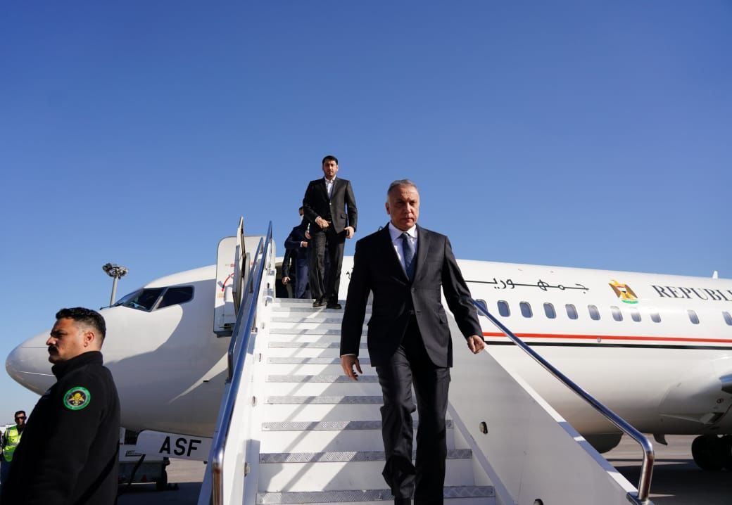 بالصور.. الكاظمي يصل النجف