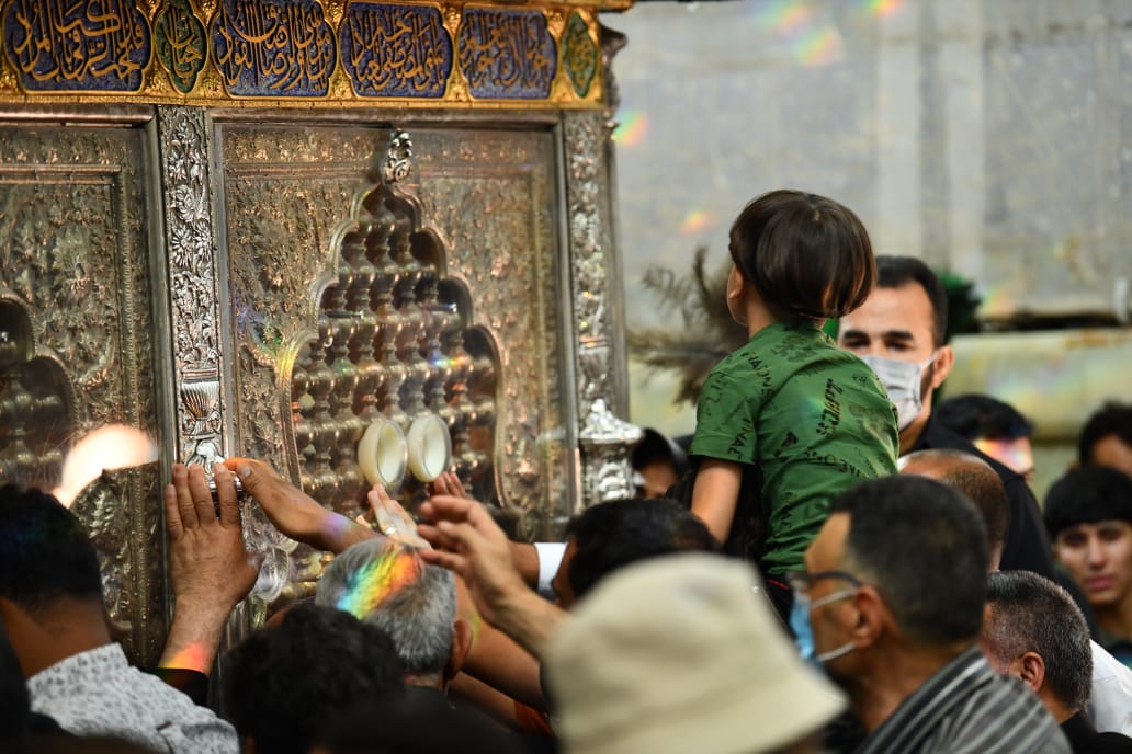 عدسة وكالة نون الخبرية ترصد تدفق الآلاف إلى بغداد لأداء زيارة الامام الكاظم (ع)