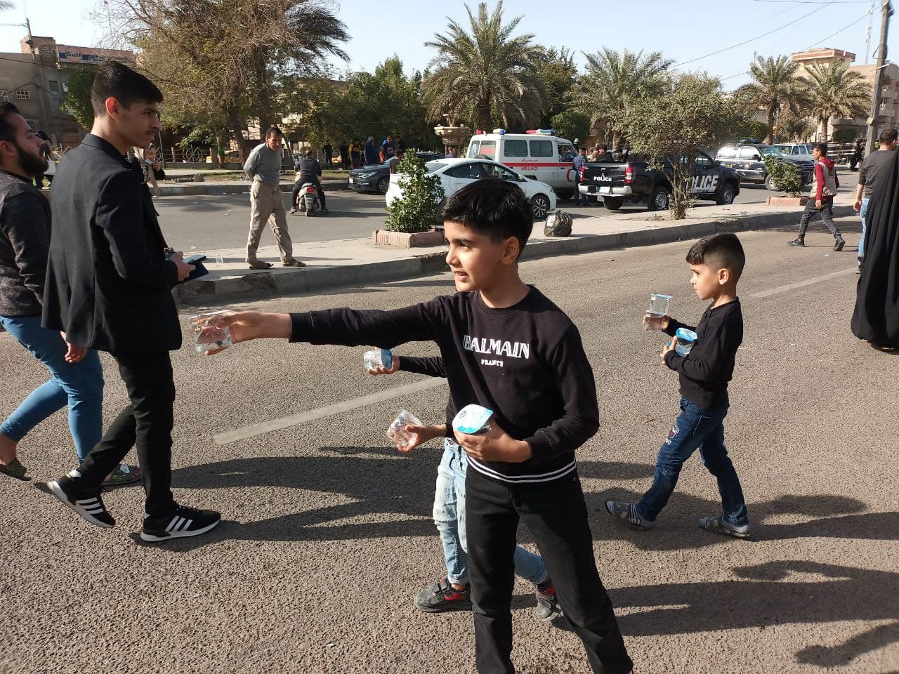 عائلاتهم تحصنهم من الانحراف اطفال وصبية.. زوار وخدام في عزاء الكاظم (عليه السلام)