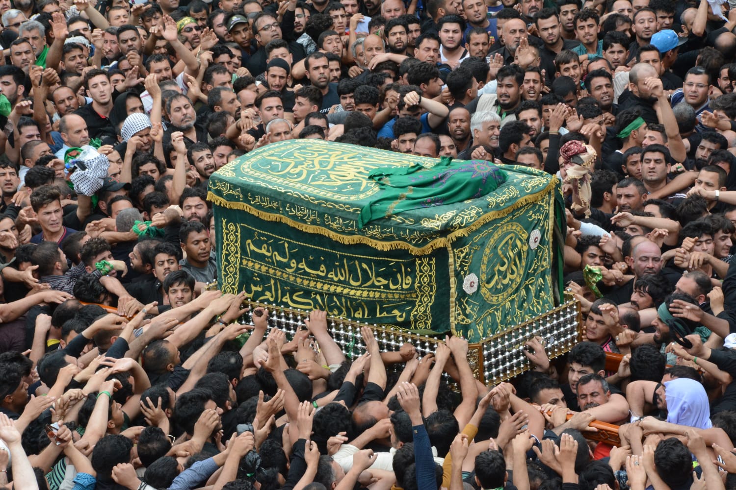 شاهد.. زيارة الامام الكاظم (ع) في ذروتها