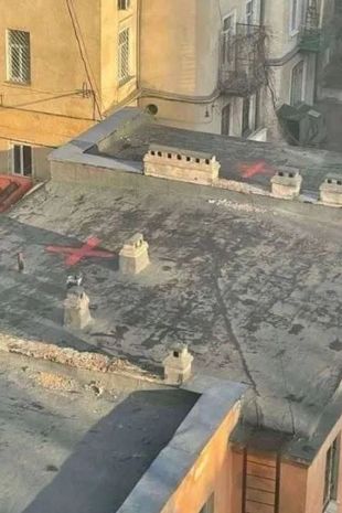 فوق الأبنية.. أوكرانيا تحذر من العلامات الحمراء "الخطيرة"