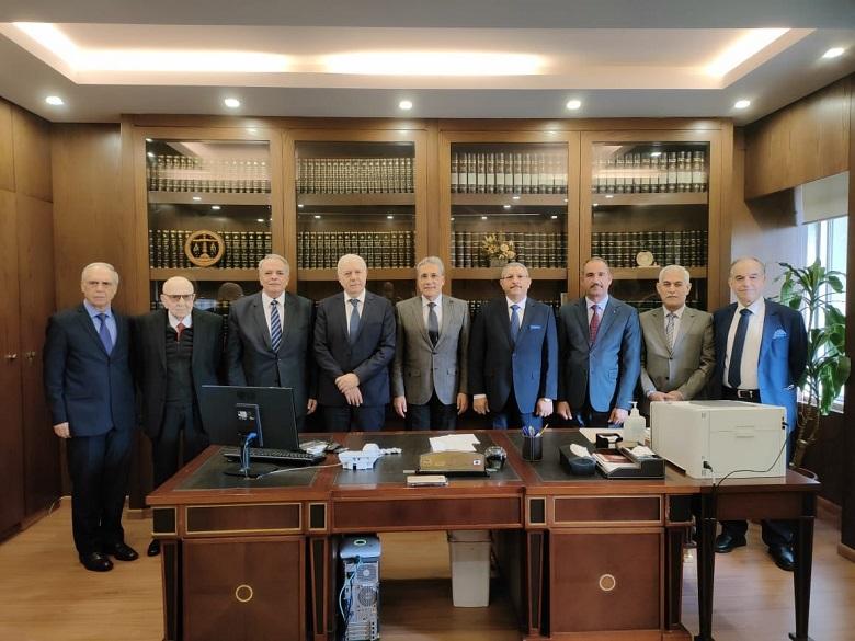 لتجاوز الأزمة الاقتصادية.. قضاة العراق يتبرعون لقضاة لبنان