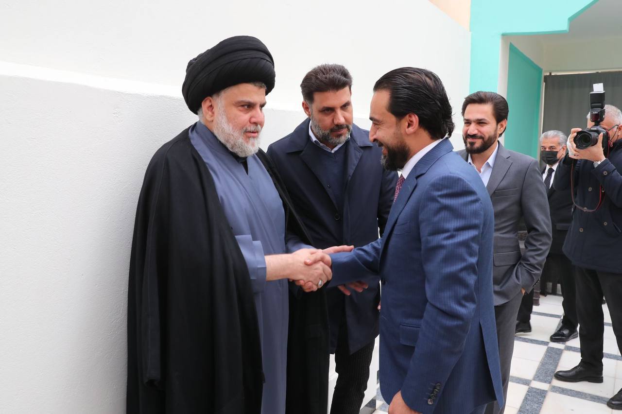 الحلبوسي ووفد الاطار يلتقون الصدر في النجف