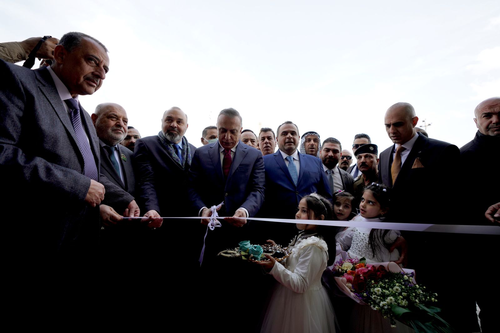 انجزته العتبة الحسينية..  الكاظمي يفتتح مستشفى البتول التعليمي في نينوى (صور)