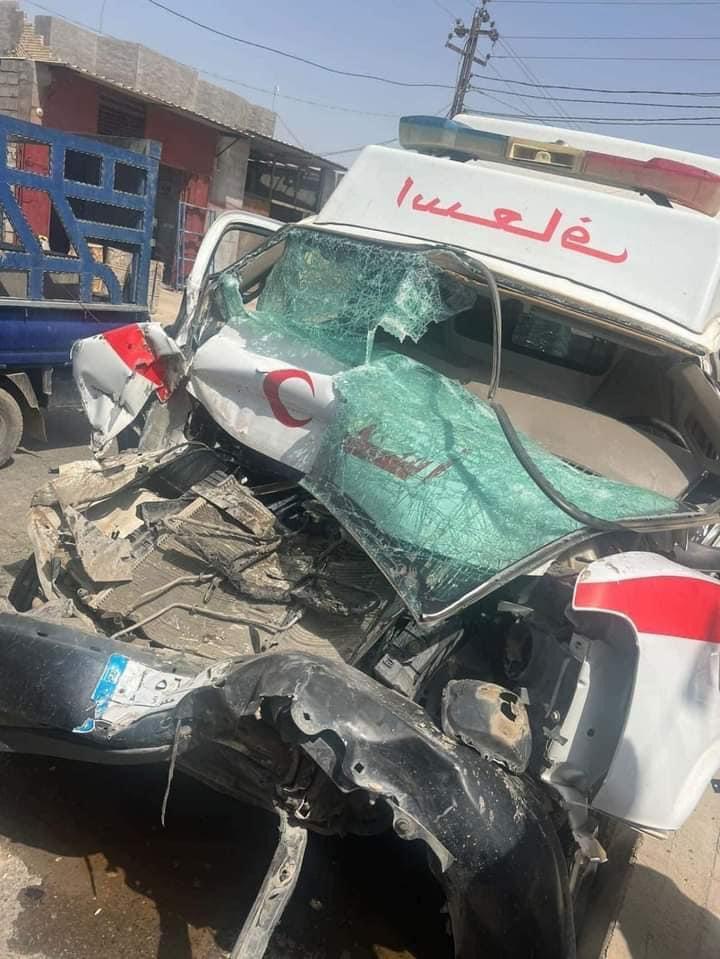 تحمل مريضاً مصاباً بجلطة دماغية.. تعرض سيارة إسعاف لحادث سير في صلاح الدين (صور)