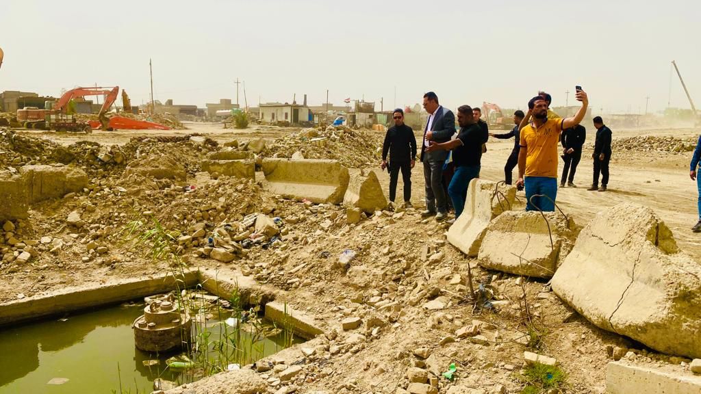 بغداد.. الزاملي يتعهد بنقلة خدماتية كبيرة في مدينة الصدر (صور)