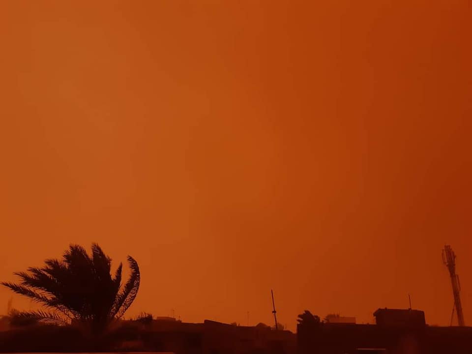 242 حالة اختناق جديدة بمحافظتين بسبب العاصفة الترابية