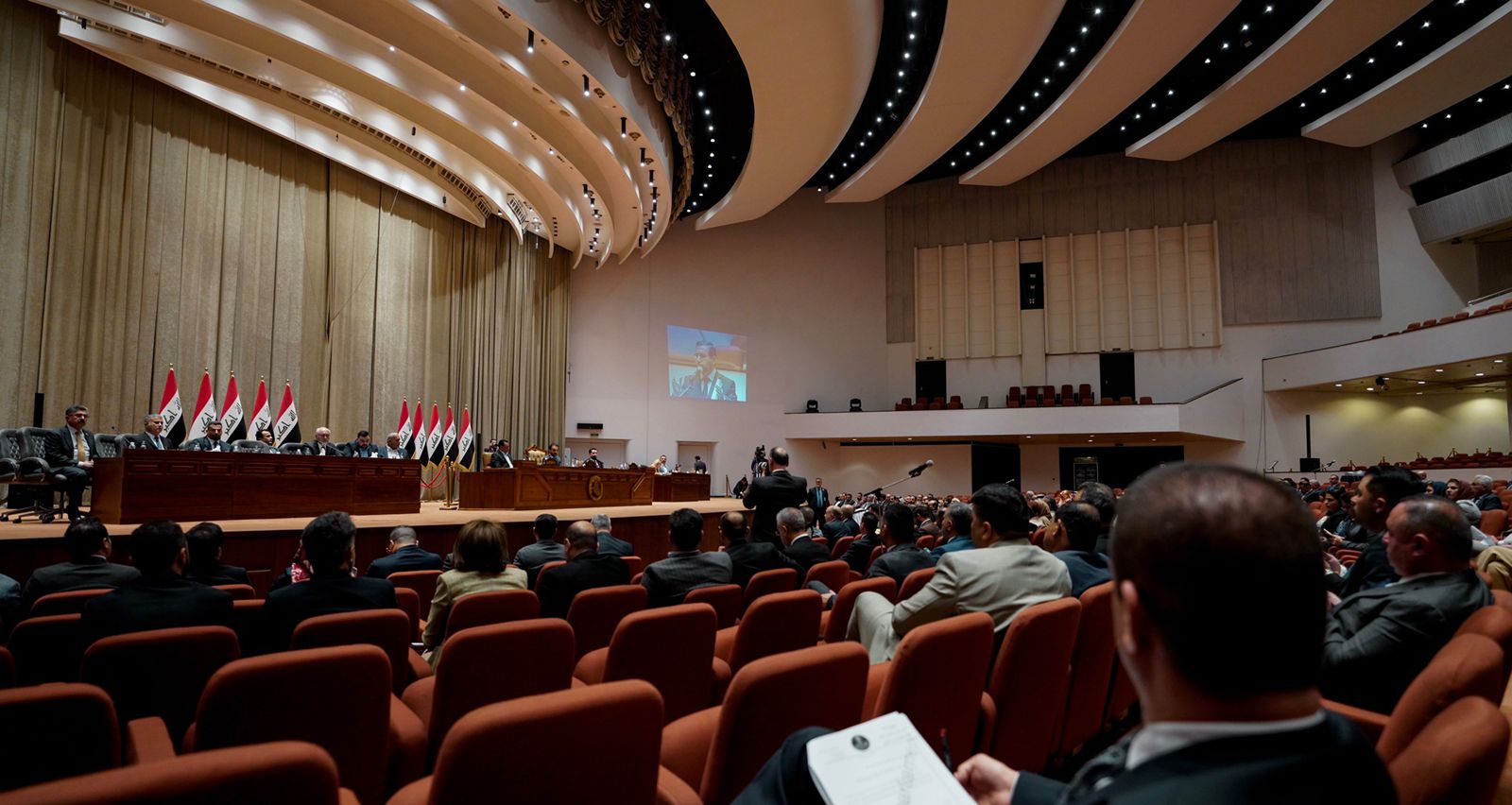 وزير سابق يحذر القوى المسؤولة عن تشكيل الحكومة: التظاهرات قد تعود وتسقط النظام