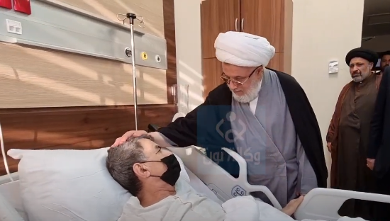 كربلاء:ممثل المرجع السيستاني يتفقد المرضى المصابين بالسرطان ..شاهد بماذا تحدث احد المرضى مع الشيخ الكربلائي (فيديو)