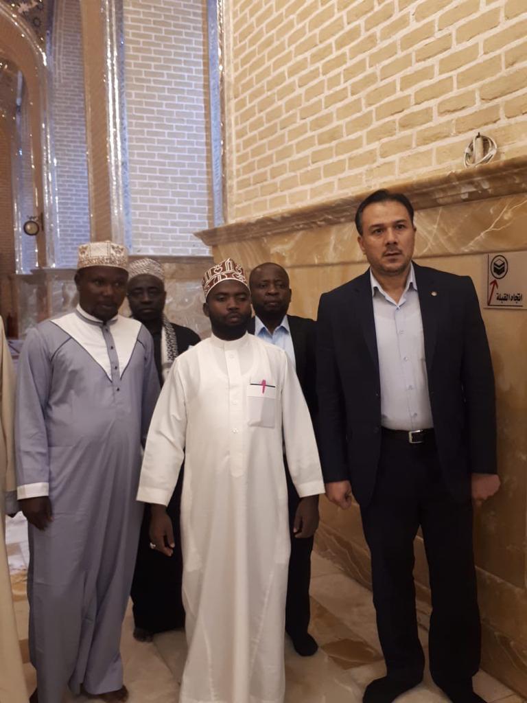 العتبة الحسينية تطلع وفدا من مشايخ تنزانيا على برامجها التطويرية