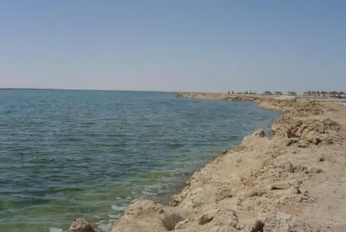 الأمل يعود إلى لؤلؤة الصحراء.. عودة تدفق المياه من عيون بحيرة ساوة (فيديو)