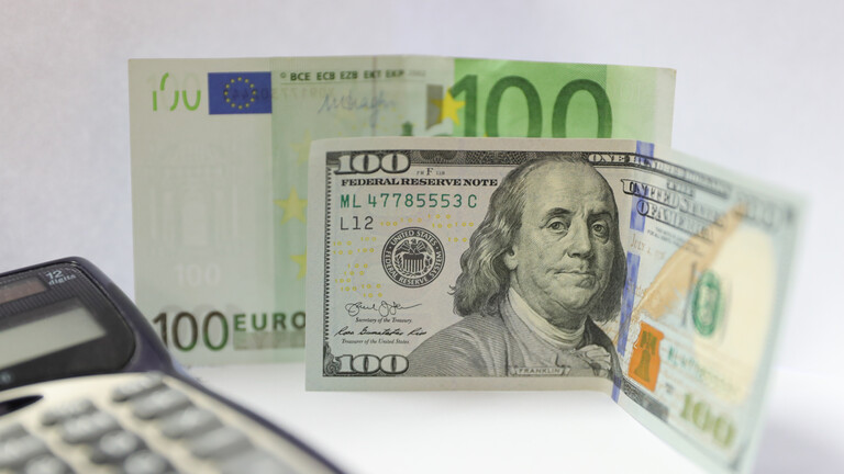 الروبل الروسي يصعد أمام الدولار واليورو مع ارتفاع عائدات النفط