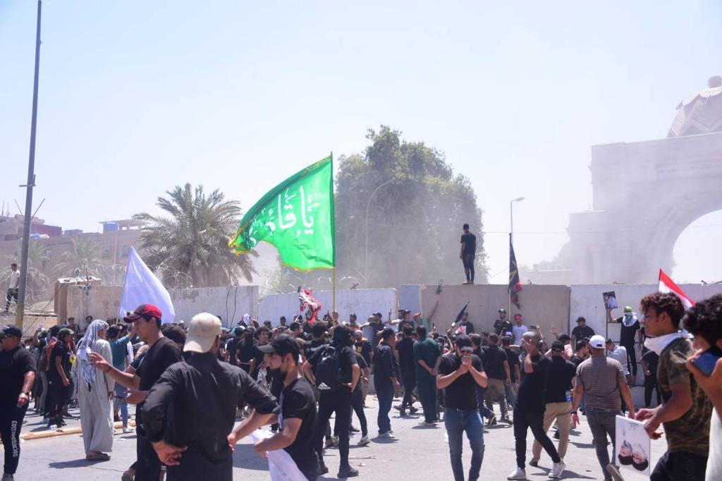 مقرب من الصدر يوجه بالانسحاب من مبنى القضاء الأعلى: البرلمان رمز الشعب