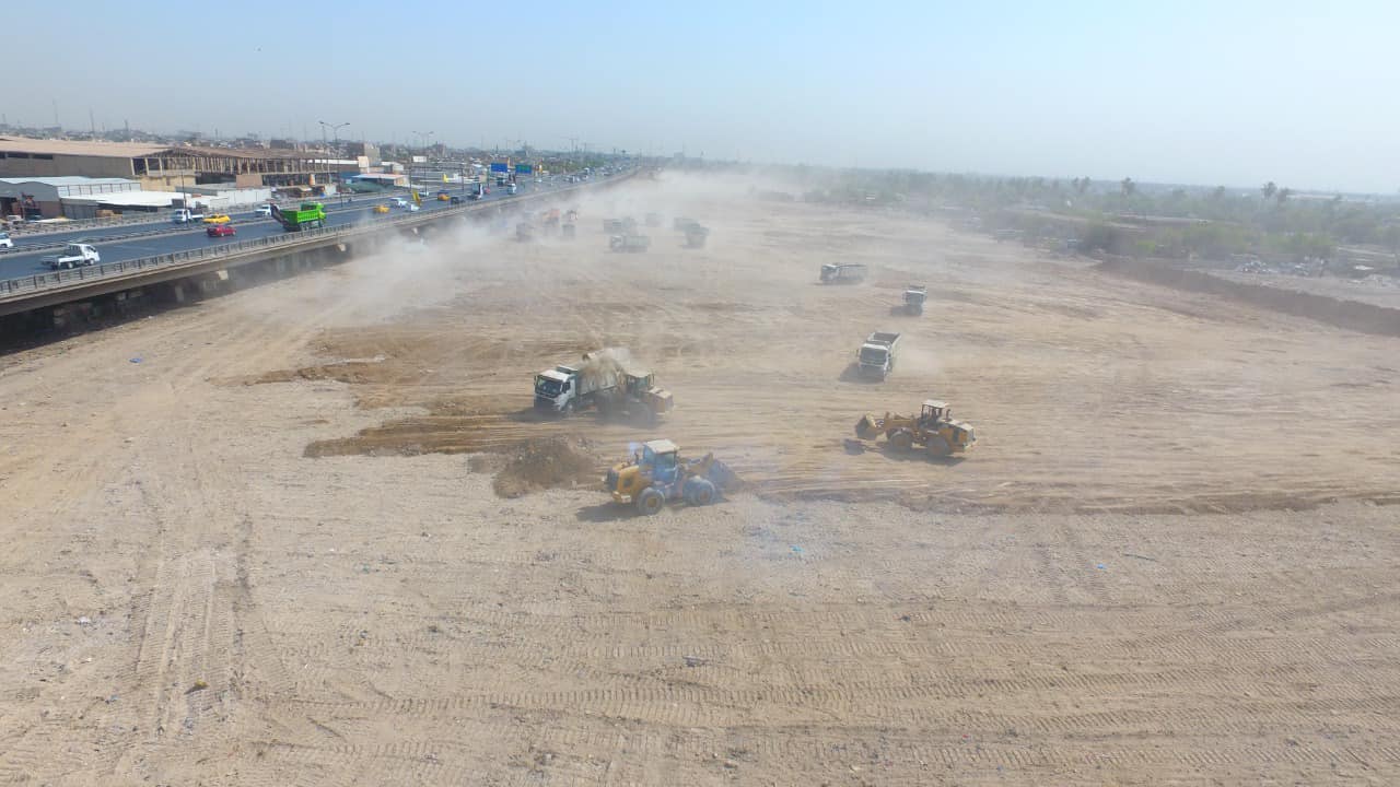 أرض معسكر الرشيد.. تهيئة ١٠٠ ألف متر لزراعتها كمسطح اخضر