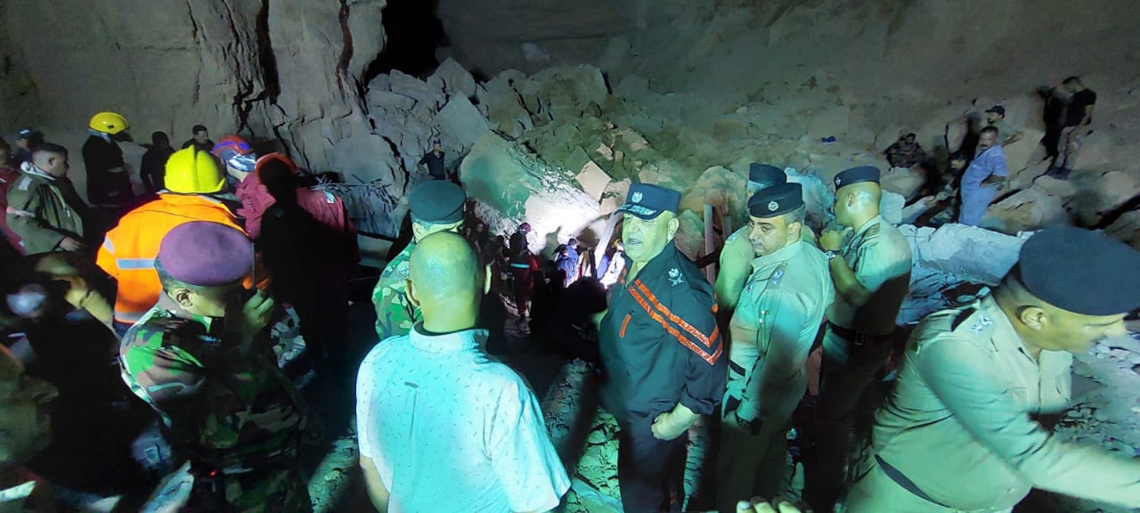 بينهم اطفال.. الكشف عن عدد المحاصرين والمصابين جراء انهيار القطارة في كربلاء