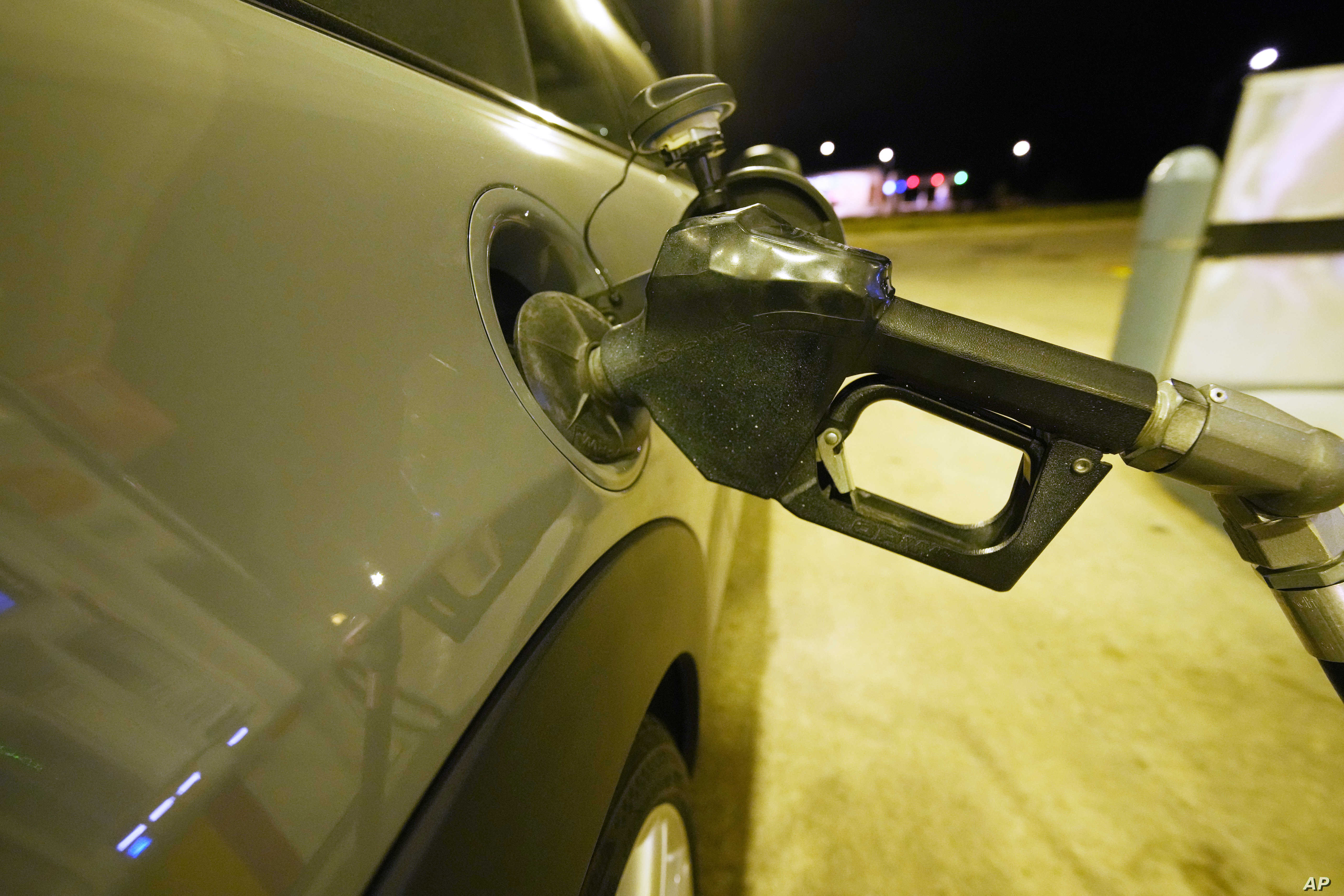 النفط تعلن موعد طرح منتج البنزين "السوبر" وتحدد سعره