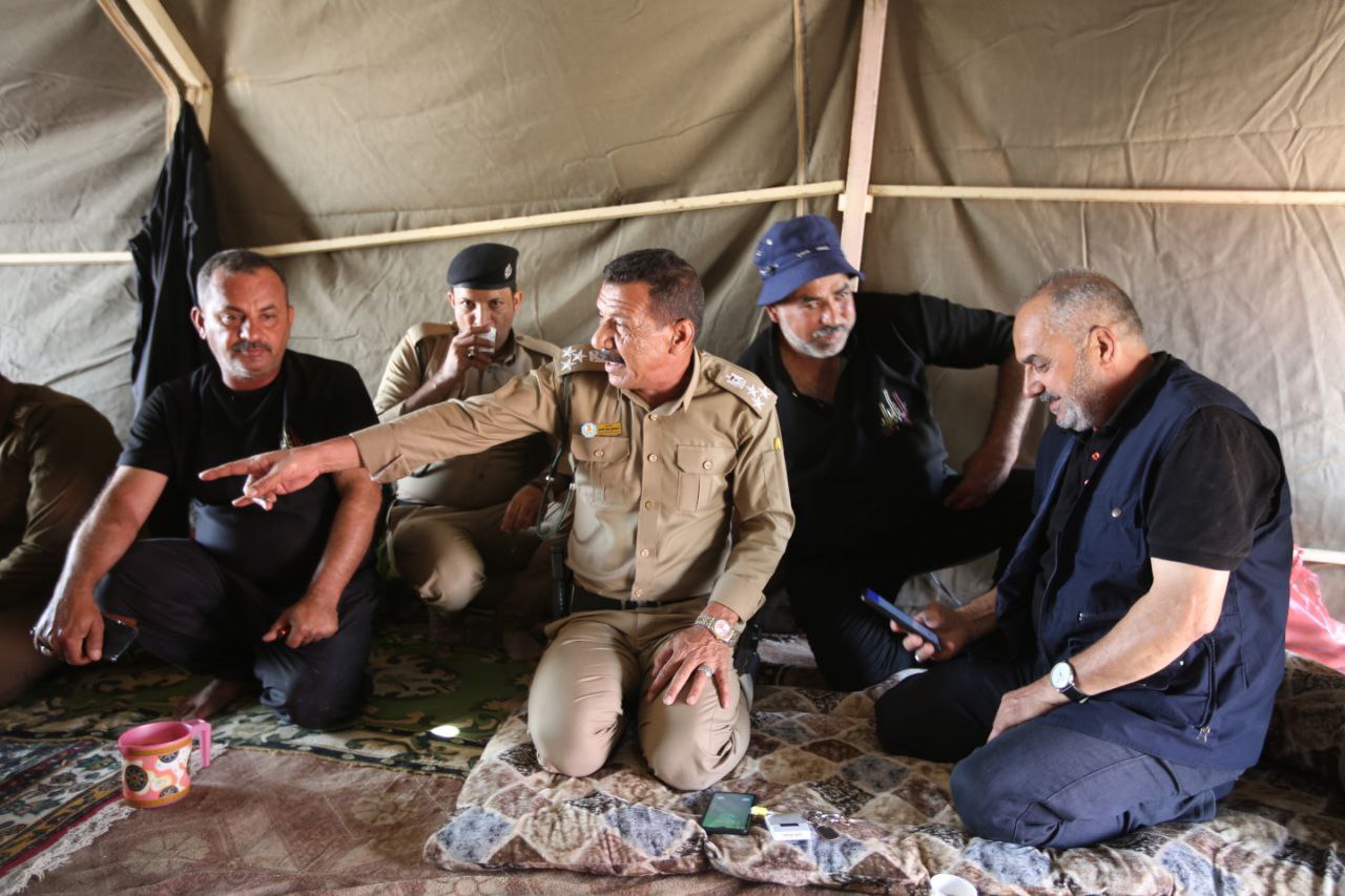 موكب قيادة شرطة المثنى.. عين تحرس الزائرين ويد تطعمهم (صور)