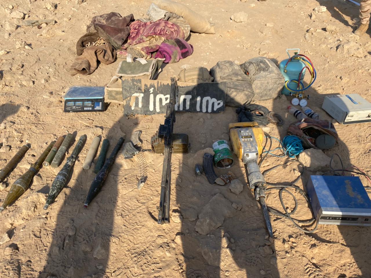 الاستخبارات العسكرية تعلن اسماء قيادات داعش الذين قتلوا السبت في الأنبار