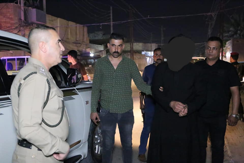شرطة النجف تستدرج قاتل "مديرة مدرسة وابنتها" من دولة مجاورة وتوقع به في "كمين محكم"