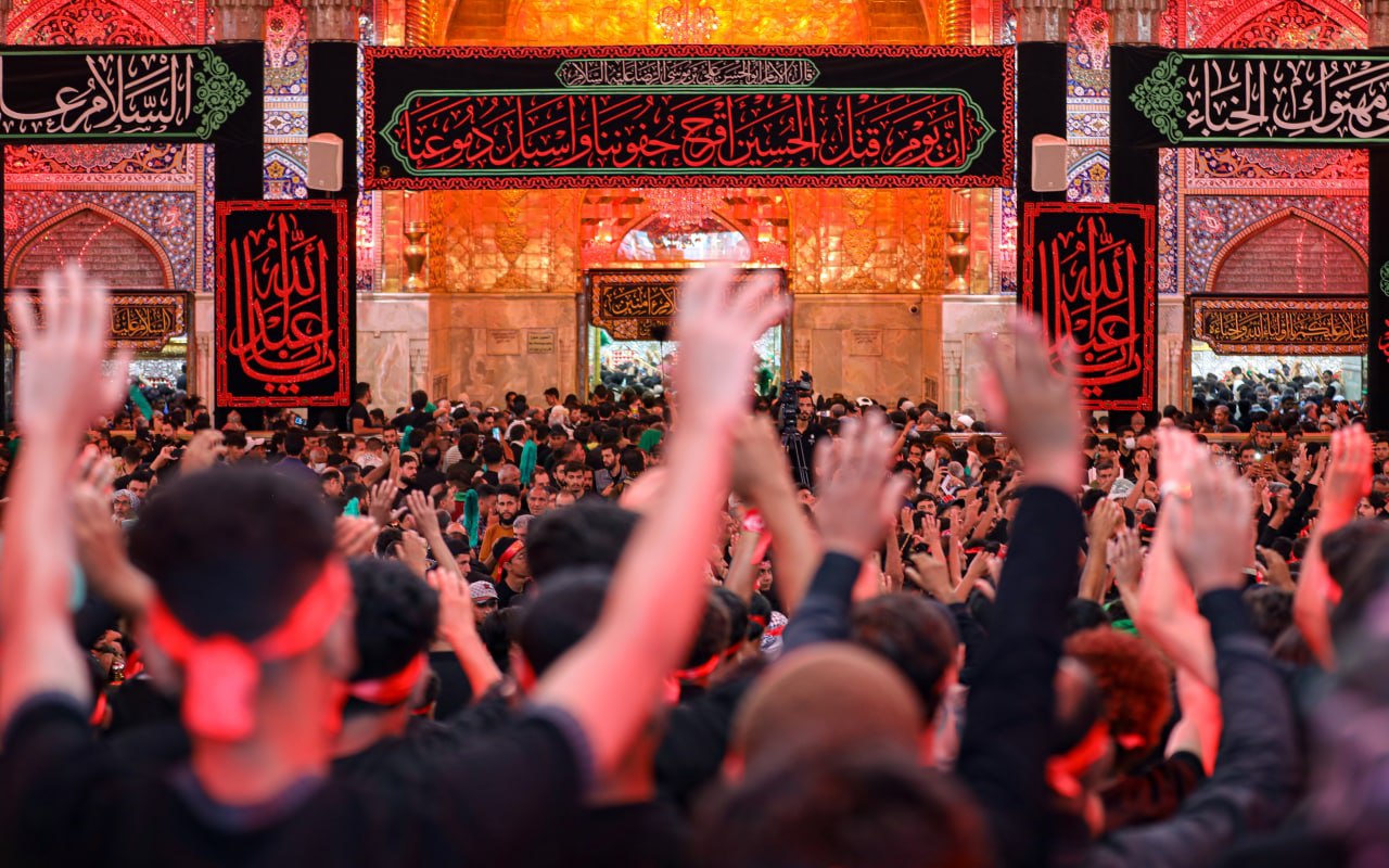 لقطات من كربلاء.. بكاء ودموع عن الحسين (ع)