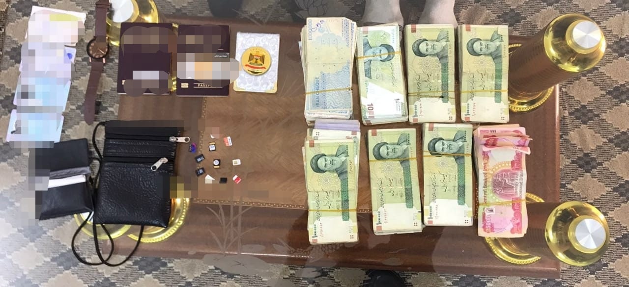 شرطة كربلاء تحكم قبضتها على "نشالين" إثنين خلال الزيارة الاربعينية (صور)