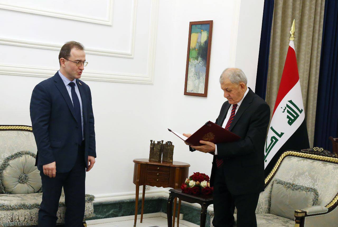 رئيس الجمهورية يتسلم رسالة خطية من بوتين