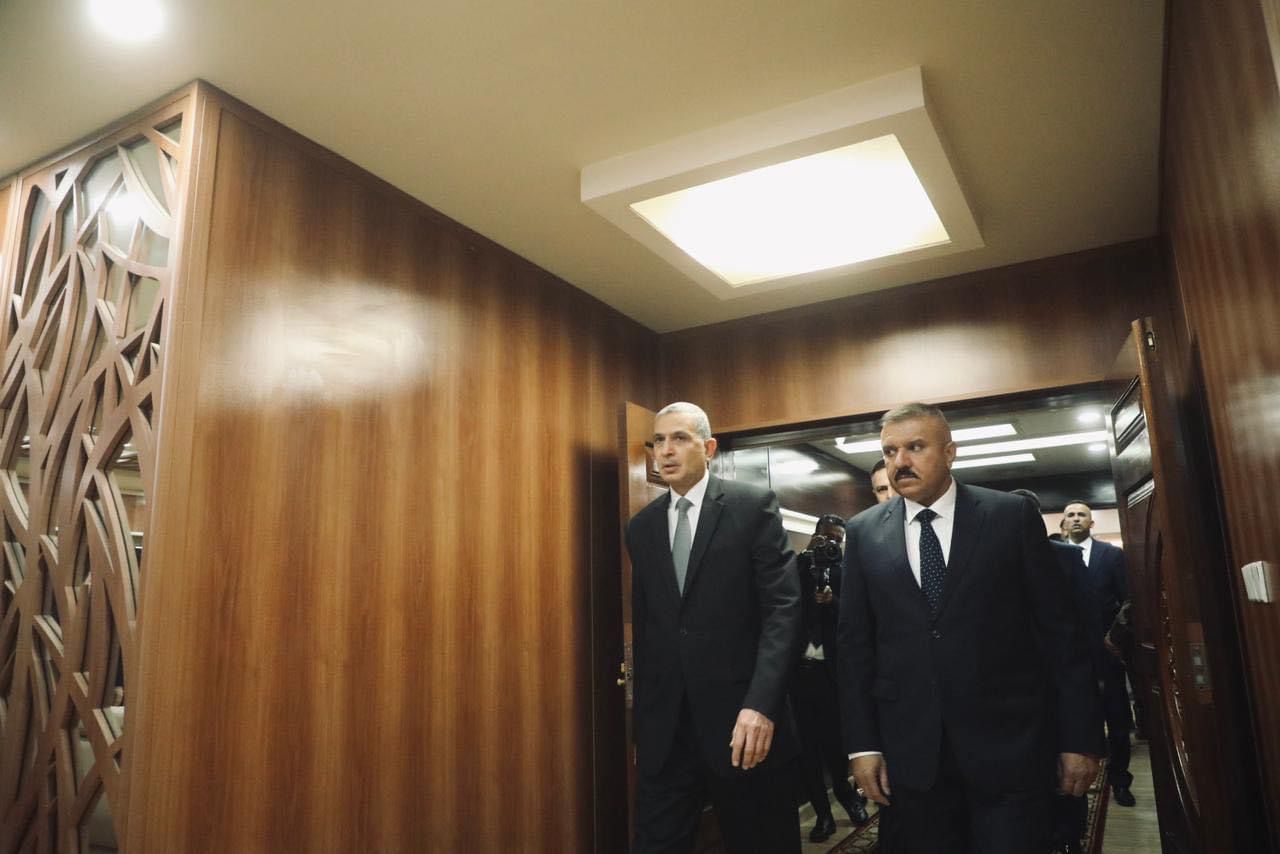 وزير الداخلية الجديد يجرد وكلاء وقادة ومديرين من صلاحيات سابقة