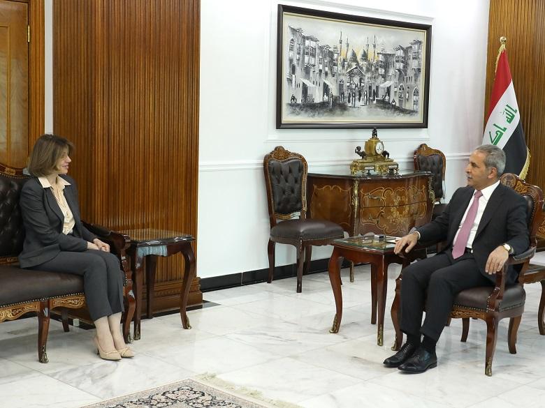 القضاء والهجرة يبحثان إجراءات عودة المهجرين