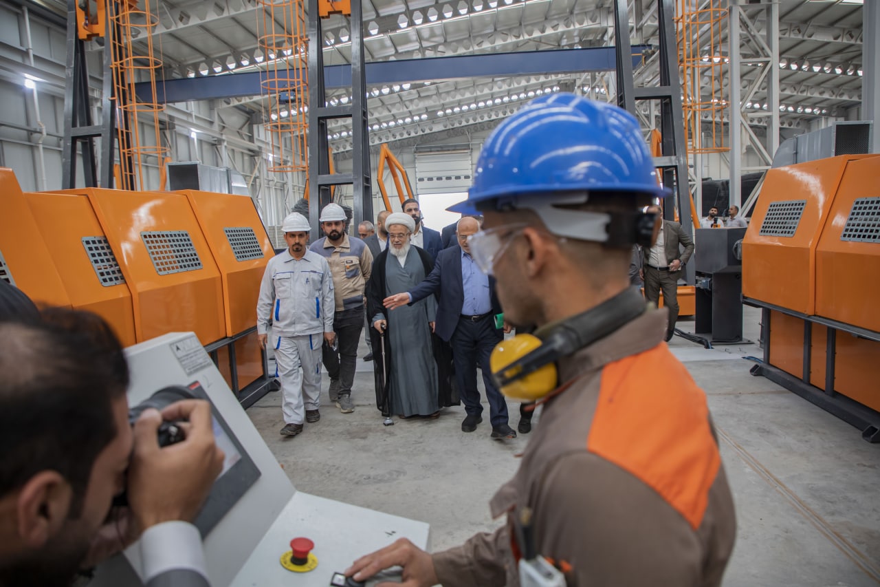 كربلاء.. ممثل المرجع السيستاني يتابع عمل المدينة الصناعية التابعة للعتبة الحسينية ويفتتح خطوط انتاج جديدة (فيديو)