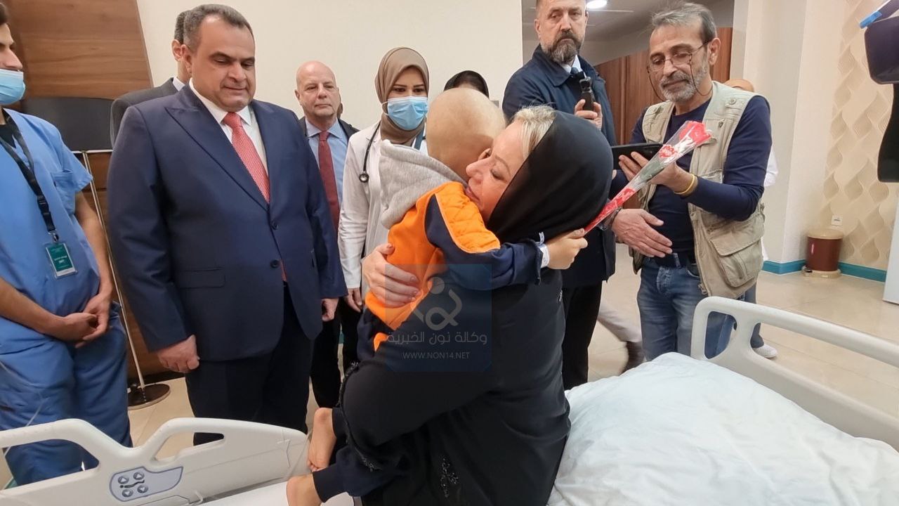 بلاسخارت تتفقد الاطفال المصابين بالسرطان في مستشفى تابعة للعتبة الحسينية في كربلاء (صور)
