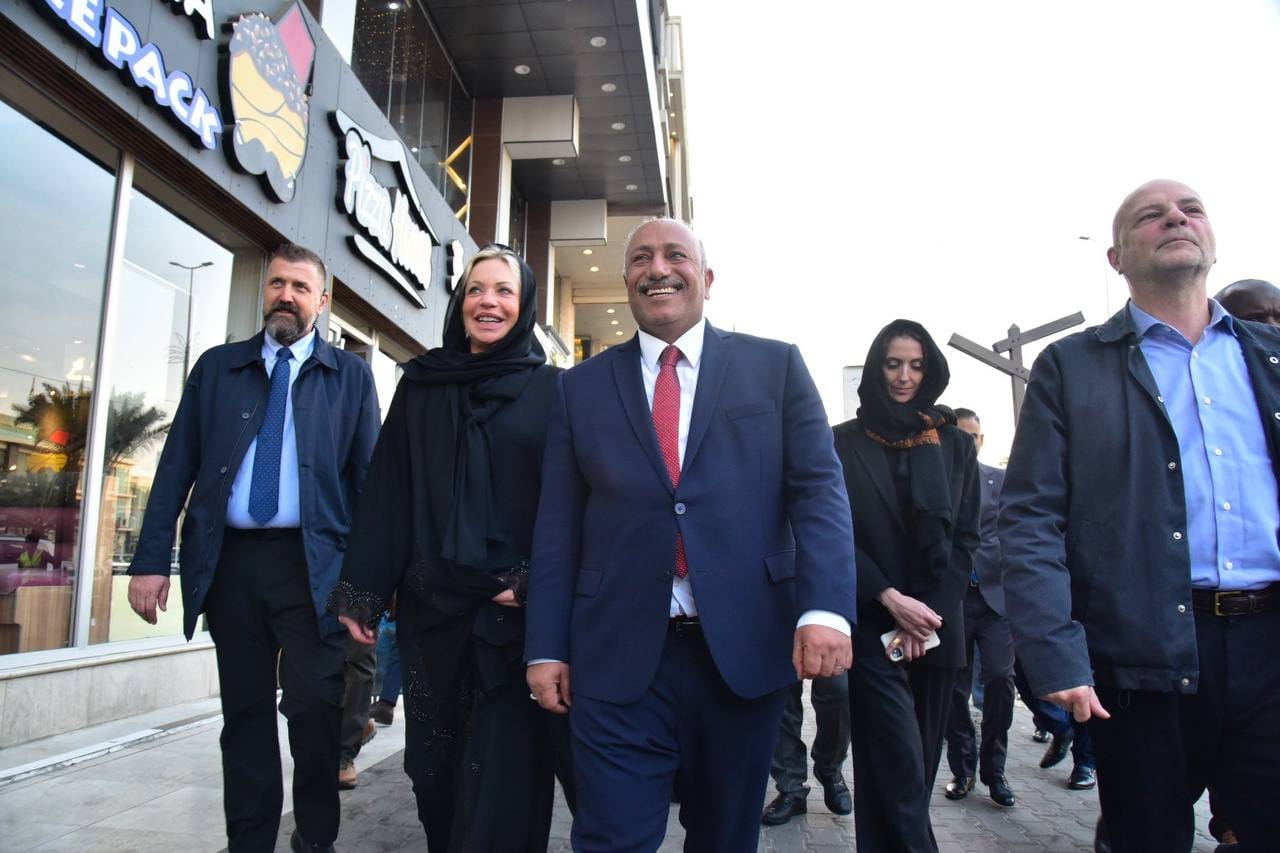 بلاسخارت تتجول في "شارع السناتر" وسط كربلاء (فيديو)