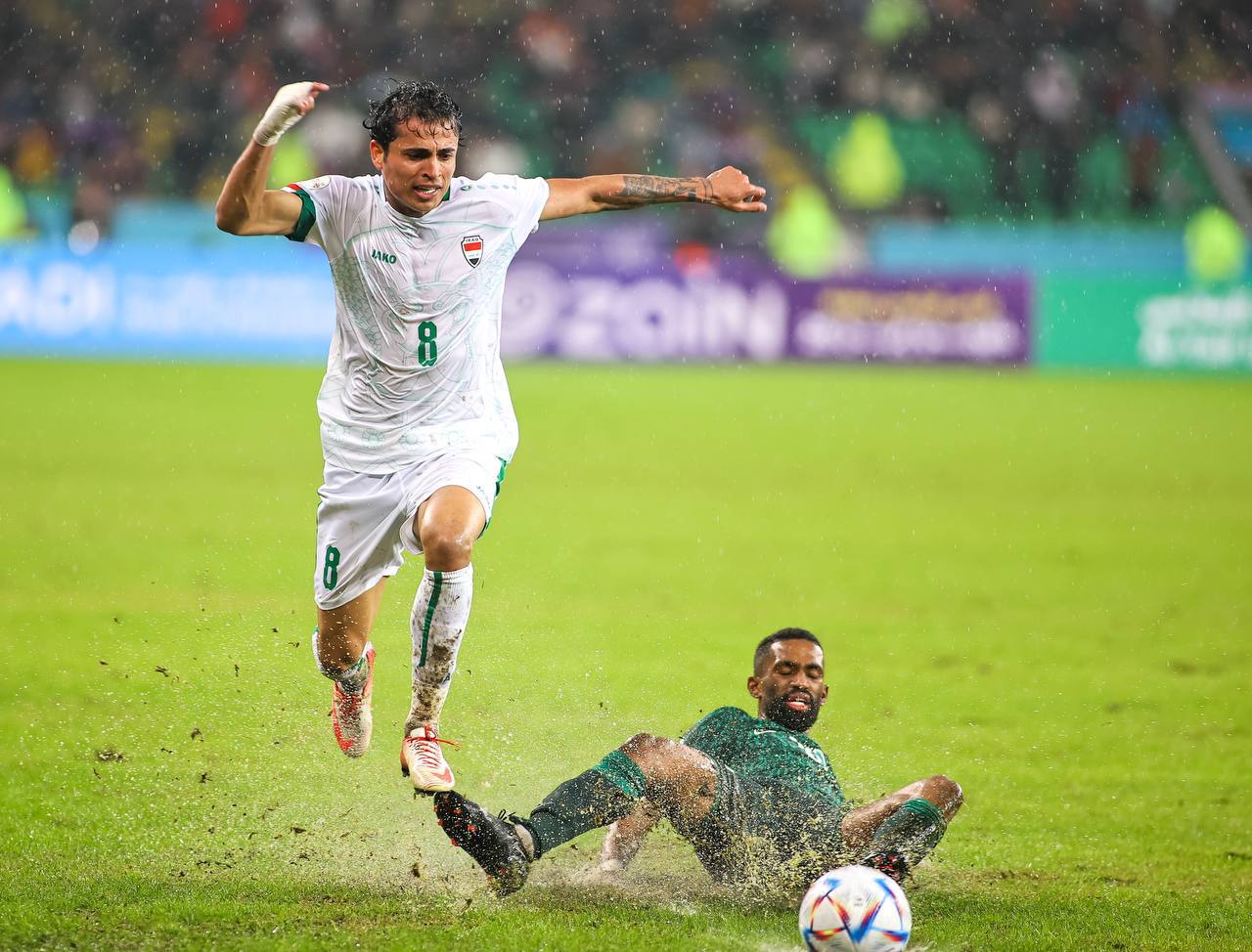 العراق يتغلب على السعودية ويتصدر مجموعته في خليجي 25