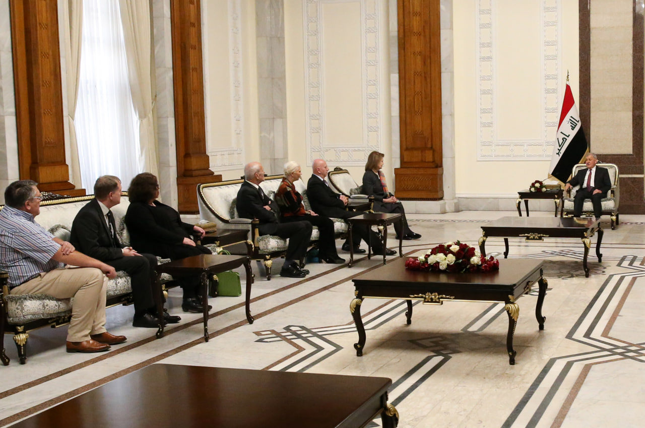 اقترح الإفادة من معايير السلامة البريطانية.. الرئيس العراقي يقّر: لدينا صعوبة في توفير فرص العمل للخريجين